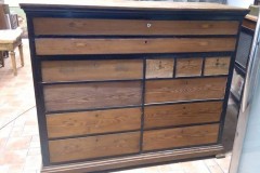 Grande-cassettiera-in-pino-pece.-dell800