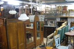 Mobili-in-vendira-allinterno-dello-spazio-espositivo-3