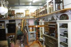 Mobili-in-vendira-allinterno-dello-spazio-espositivo-5
